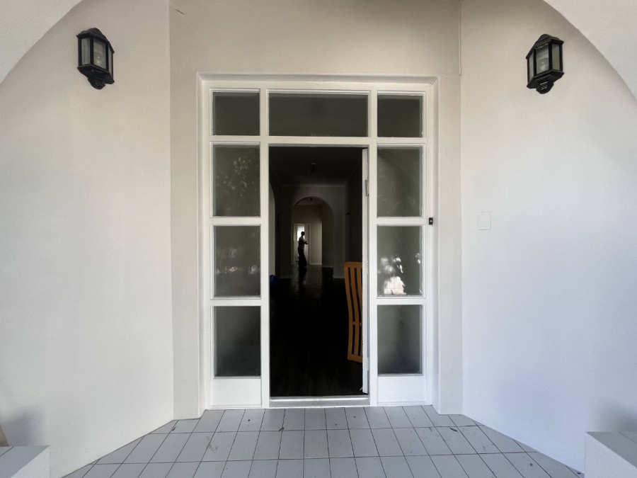 To Let 3 Bedroom Property for Rent in Bantry Bay Western Cape